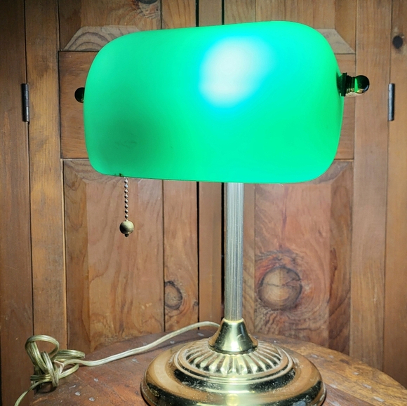 Green Glass Banker's Lamp with Brass Base - Picture 13 of 15